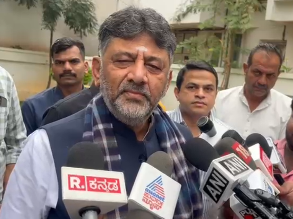 “Would Deve Gowda Have Become CM Without Okkaliga Swamijis?” — DK Shivakumar’s Stinging Counter to Kumaraswamy