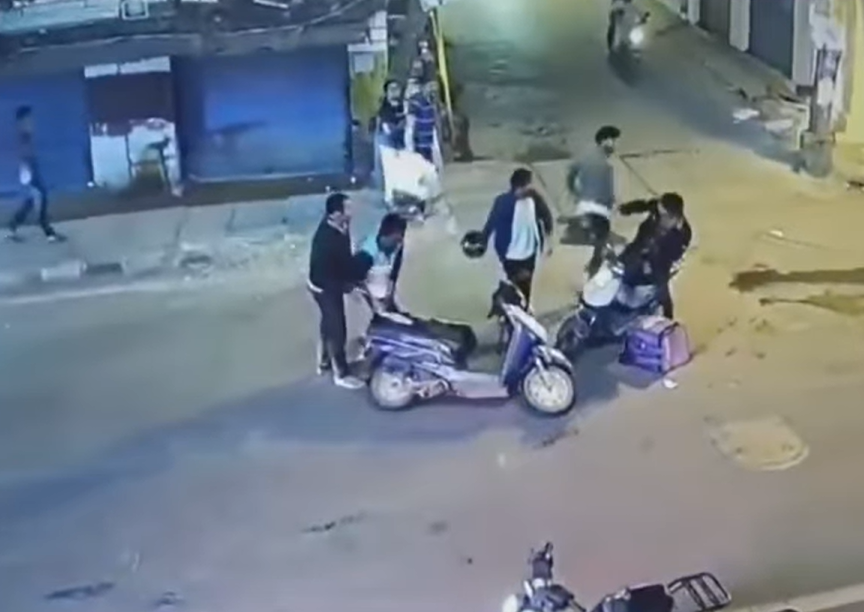 Bengaluru Road Rage Case: Bike Riders Assault Zepto Delivery Boy in Kaggadasapura, CCTV Under Probe