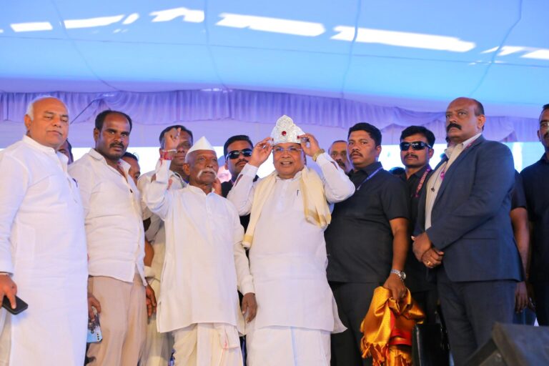 Siddaramaiah Breaks Devaraj Urs’ CM Tenure Record, Credits People and High Command; ₹800-Cr Projects Launched in Vijayapura
