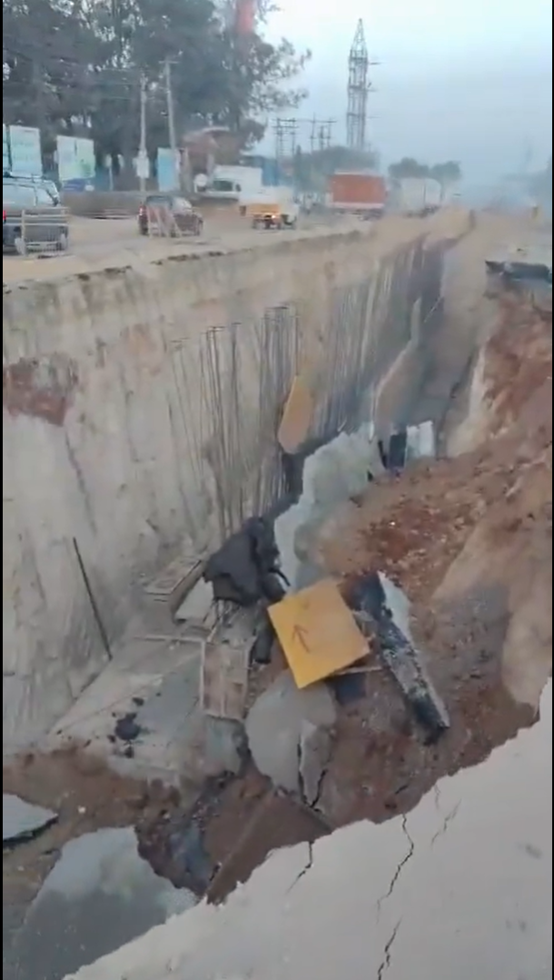 Major NH-44 Subsidence Near Attibele Leaves Vehicles Stranded for Kilometres