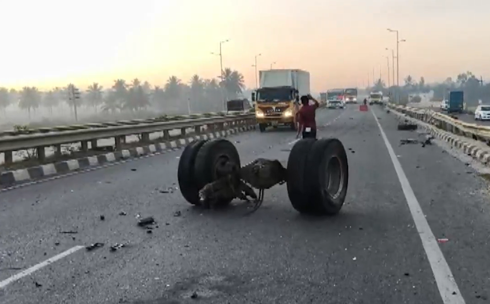 Hoskote Highway Turns Death Trap: Axle Break Triggers Chain Crash, 7 Dead Including 6 in XUV700