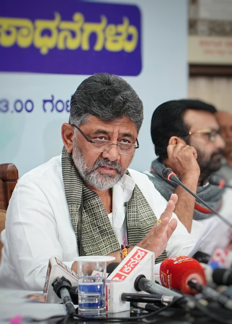 DK Shivakumar Keeps Cards Close: “Can’t Reveal Names, But Delhi Meetings Are Important”