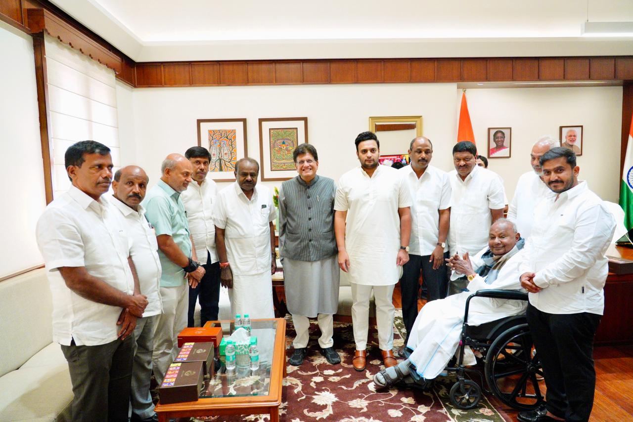 Deve Gowda, Kumaraswamy Raise Tobacco Farmers’ Issues with Centre; Export Push Discussed