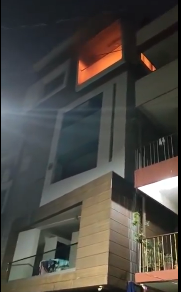 Gayathri Nagar Tragedy: 53-Year-Old Woman Burnt Alive in 3rd Floor Kitchen Fire