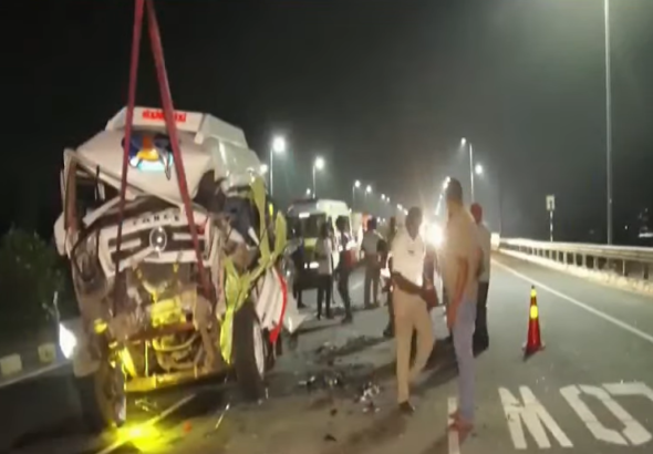 Devanahalli Midnight Horror: 3 Women Killed in TT–Lorry Crash Near Airport Road