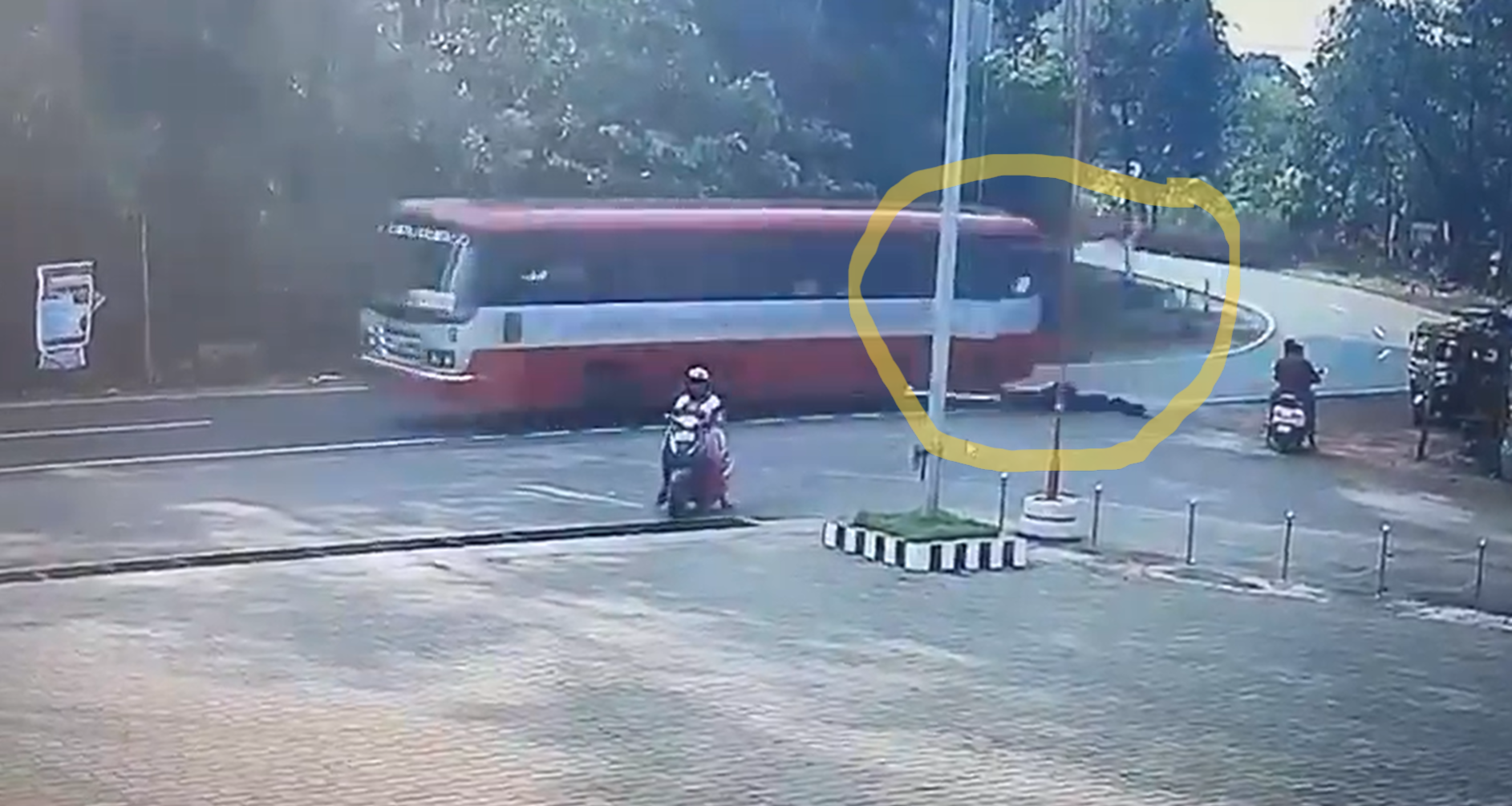 Schoolgirls Fall from Moving Bus in Karnataka’s Belthangady; CCTV Captures Shocking Incident