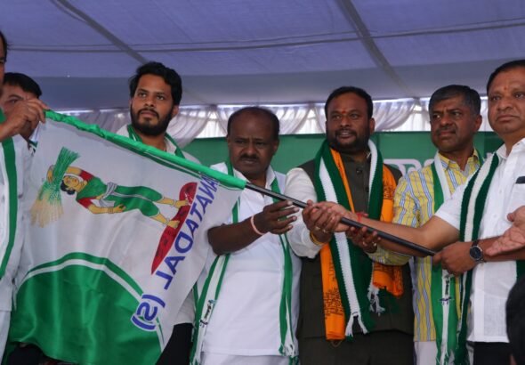 Hoodi Vijay Kumar Joins JDS; Nikhil Kumaraswamy Says Party Strengthening in Malur