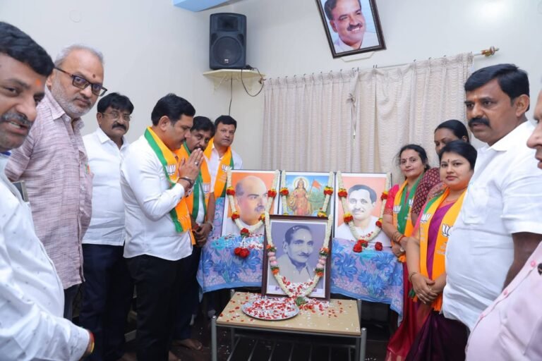 BJP Leaders Pay Tribute to Bhaurao Deshpande on Birth Anniversary at Bengaluru Party Office