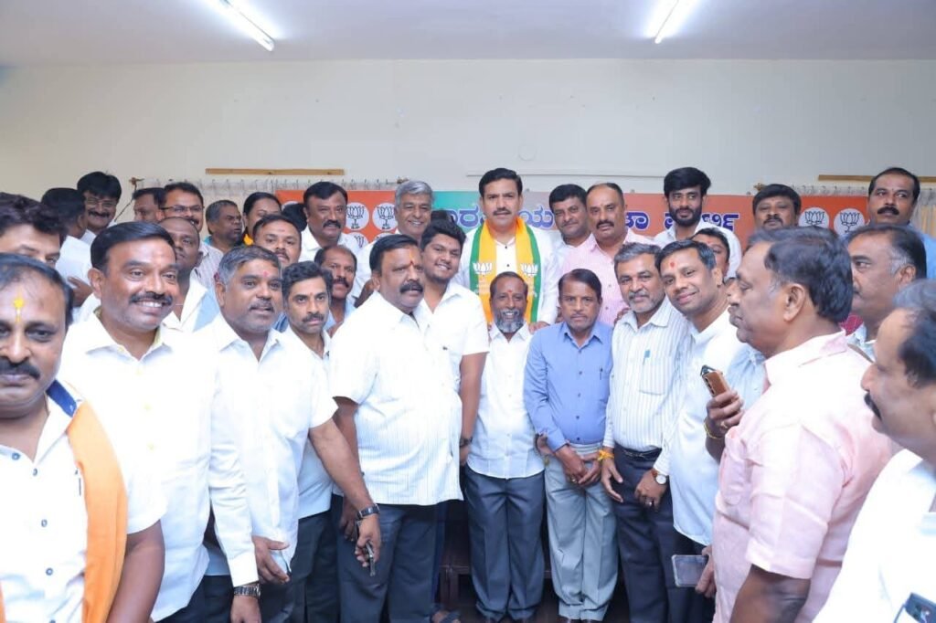 BJP Leaders Pay Tribute to Bhaurao Deshpande on Birth Anniversary at Bengaluru Party Office