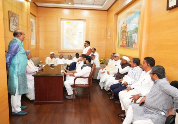 Congress Dinner Meetings Continue Amid Cabinet Reshuffle Speculations in Karnataka