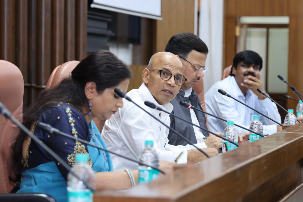 Karnataka Minister Warns Hospital Directors Over Drug Shortages, ICU Gaps and Poor Sanitation