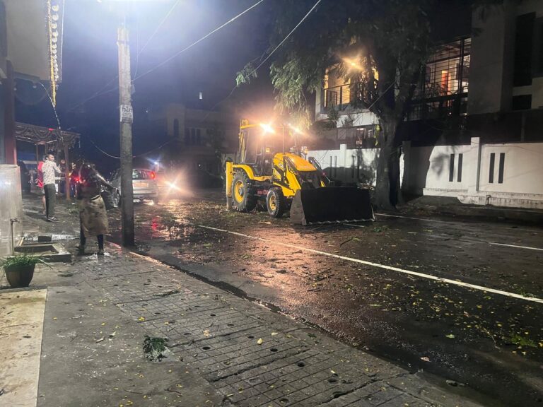 Heavy Rain, Hailstorm Lash Bengaluru; Traffic Chaos and Tree Falls Reported Across City