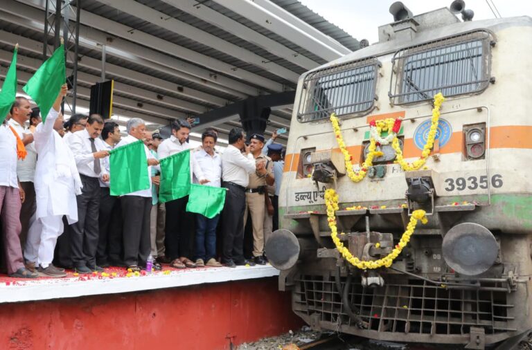 Wodeyar Express Gets Ramanagaram Halt: V. Somanna Flags Off Train, Boost for Local Connectivity