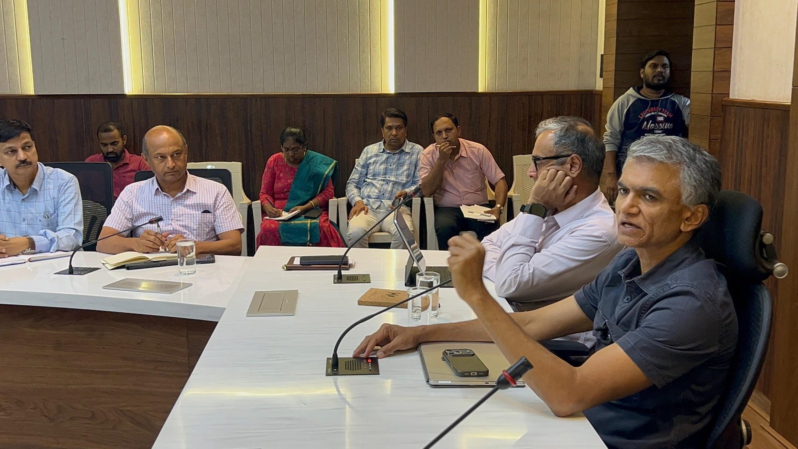 Bengaluru to Clear Footpath Encroachments from July 1; No Parking Within 75 Metres of Traffic Signals, Warns Minister Krishna Byre Gowda