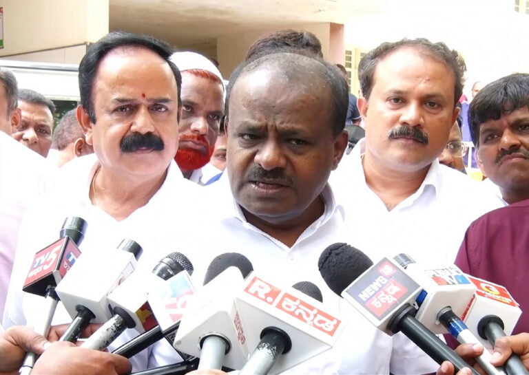HD Kumaraswamy's ₹1,400-Crore Jibe at CM D.K. Shivakumar: 'Teach Farmers How Three Acres Became ₹1,400 Crore'