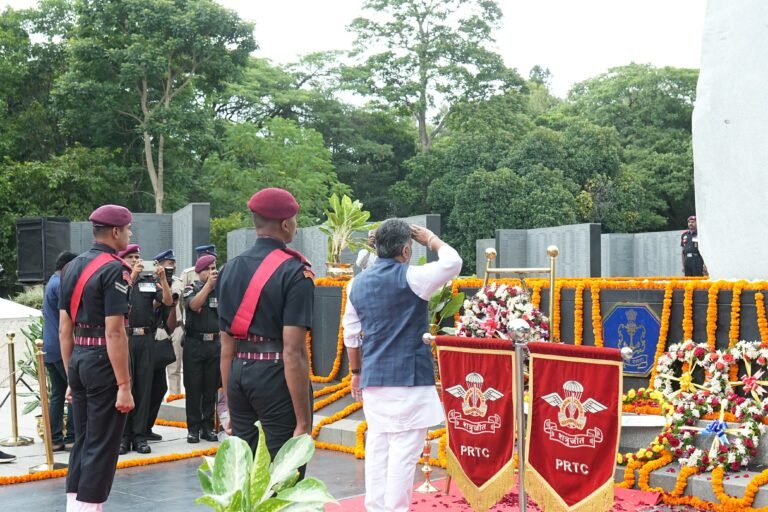 Kargil Vijay Diwas: Karnataka CM D.K. Shivakumar Pays Tribute to Martyrs, Highlights State’s Defence Contribution
