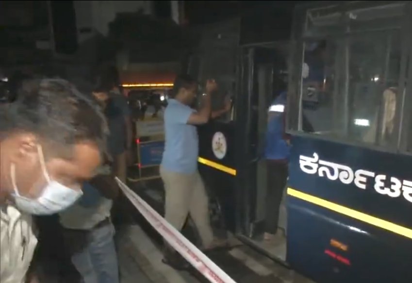 On-Duty Karnataka Police Constable Dies by Suspected Suicide Inside Police Van in Kalaburagi; Probe Underway
