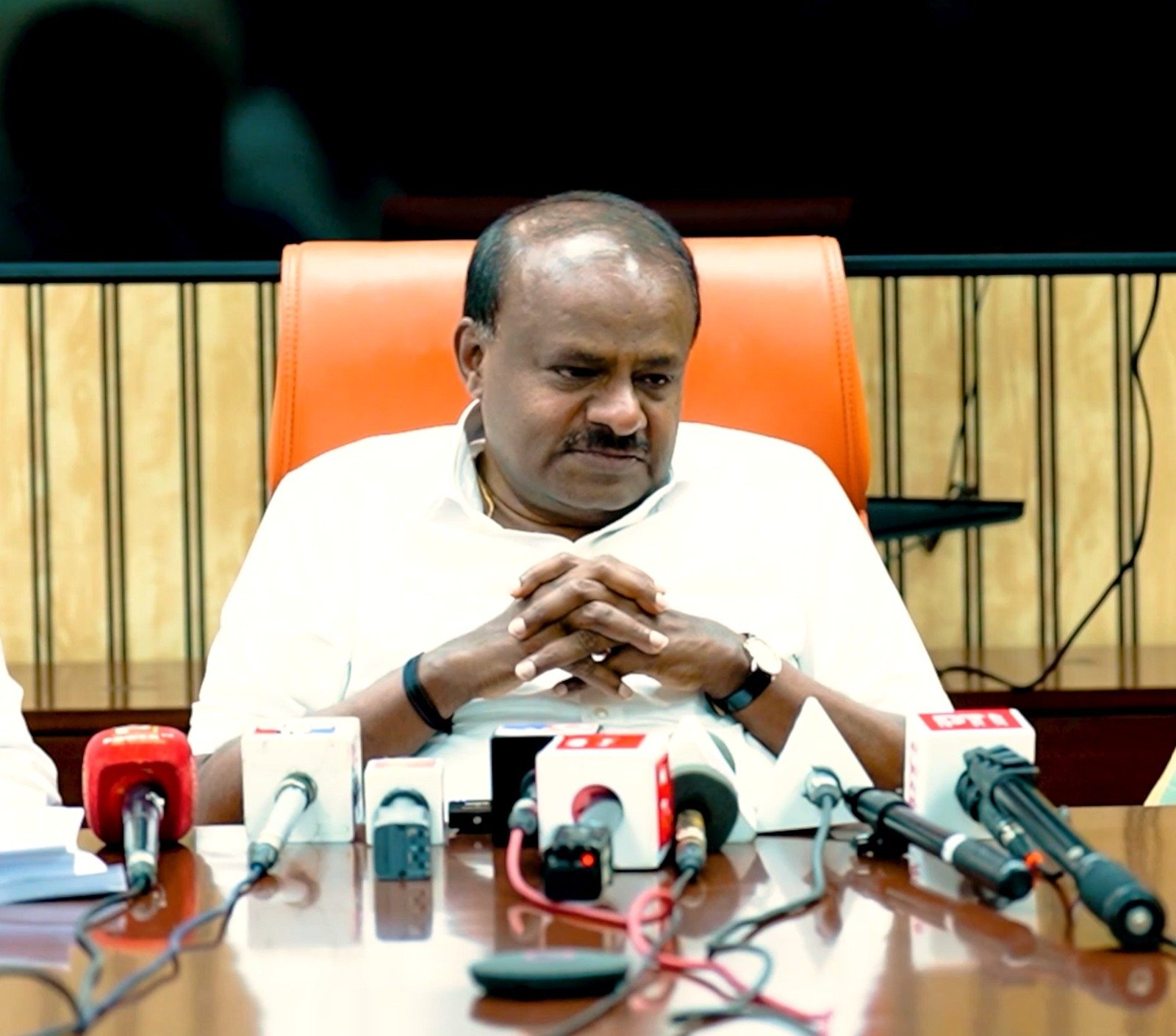 Kumaraswamy accuses Karnataka government of issuing fresh land acquisition notification for Bidadi project, questions CM’s interest