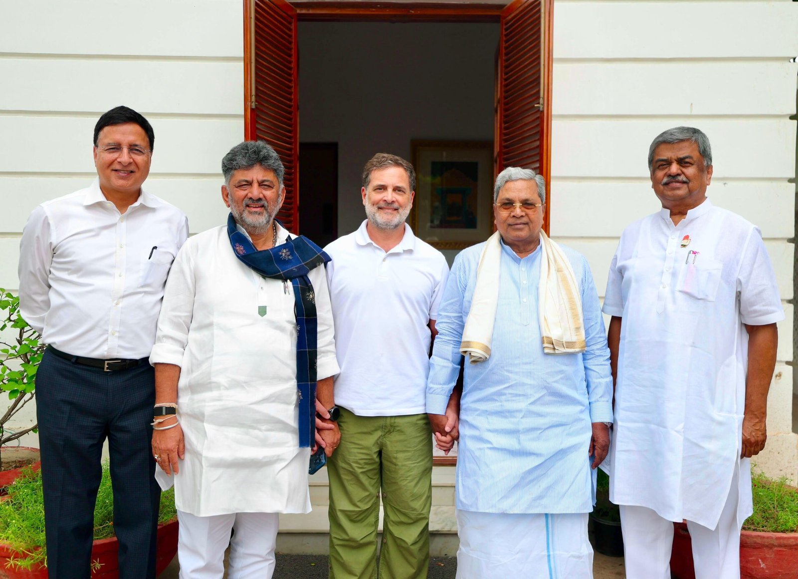 Siddaramaiah attends meeting at Rahul Gandhi’s Delhi residence with Surjewala, D.K. Shivakumar and B.K. Hariprasad