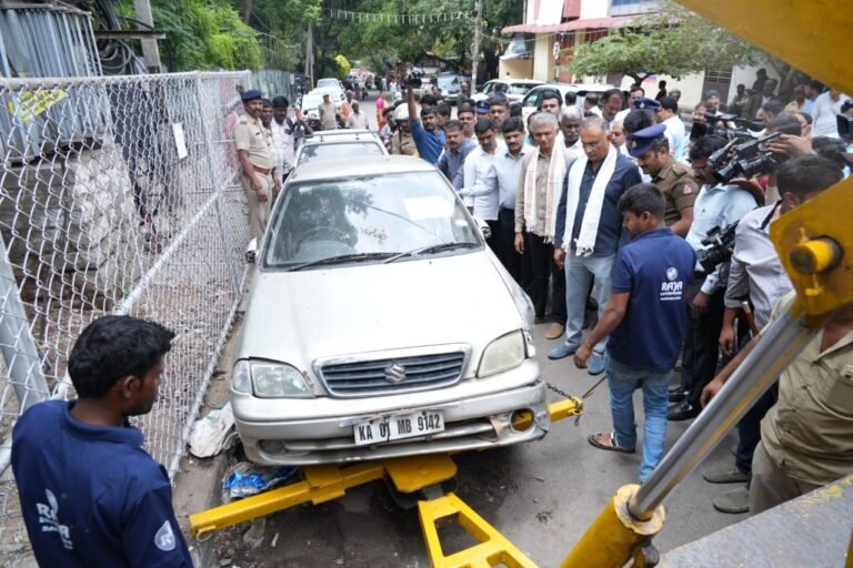 Minister Krishna Byre Gowda Launches Abandoned Vehicle Towing Drive in Gandhinagar Assembly constituency