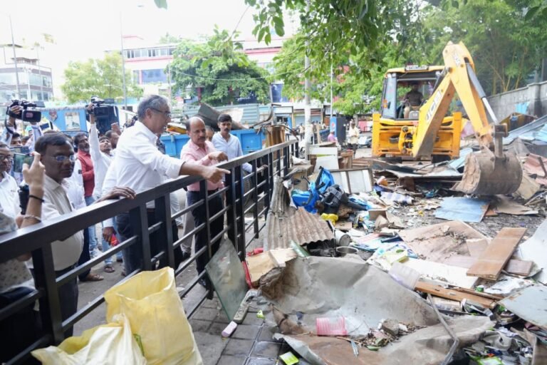 GBA Chief Commissioner Reviews Shivajinagar Site After Attack on Officials During Footpath Clearance Drive