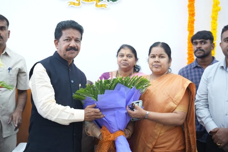 Karnataka ST Welfare Minister T. Raghumurthy Orders Time-Bound Execution of Schemes on First Day in Office