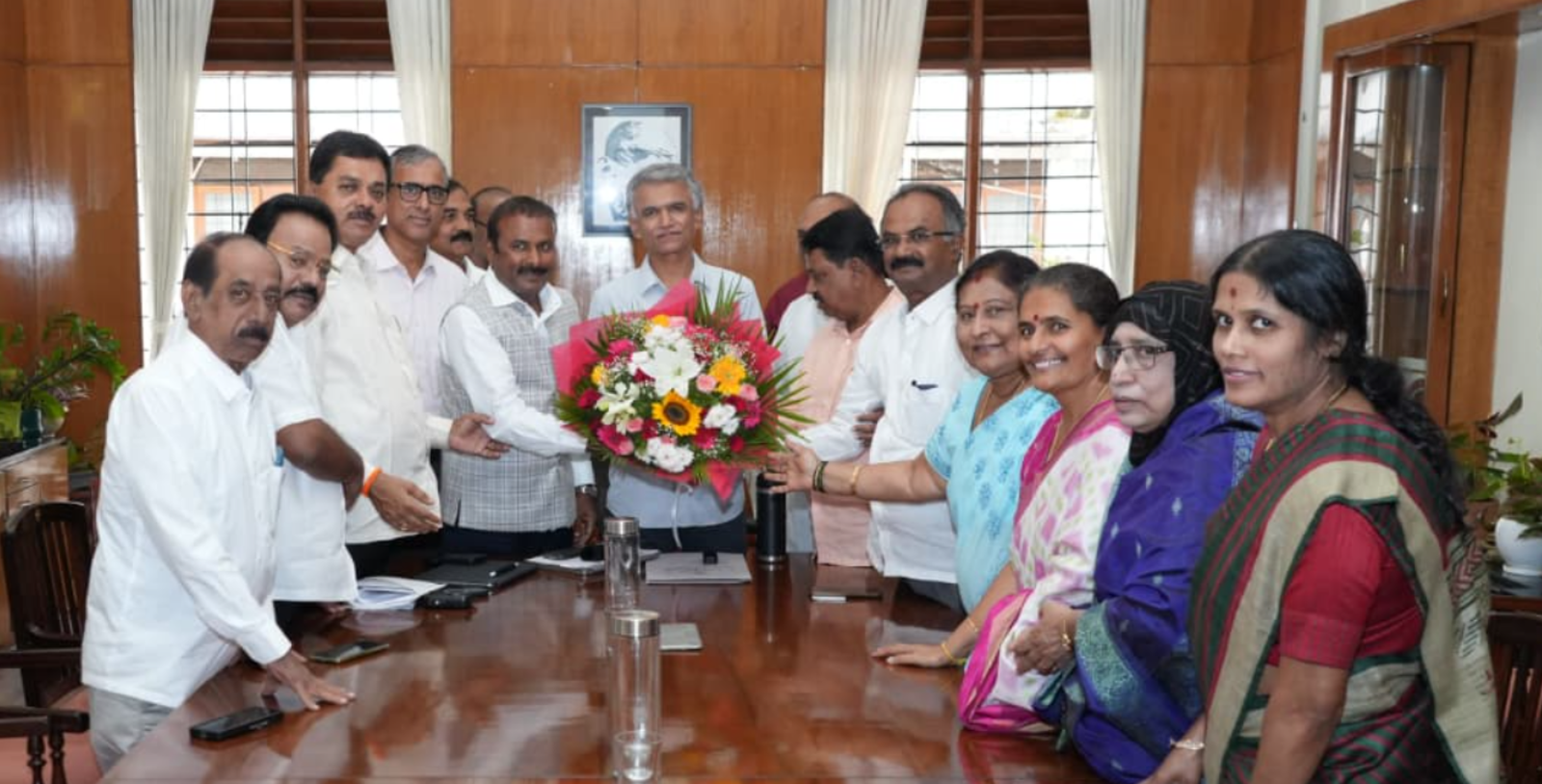 Bengaluru Traffic, Civic Issues: Krishna Byre Gowda Meets Former Mayors, Calls for Parking Discipline and Tougher Enforcement