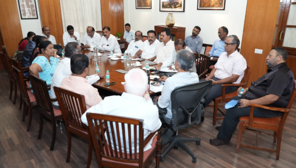 Bengaluru Traffic, Civic Issues: Krishna Byre Gowda Meets Former Mayors, Calls for Parking Discipline and Tougher Enforcement