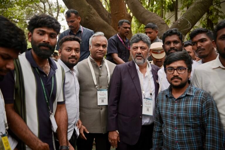 CM D.K. Shivakumar Assures Legal Solution to Agriculture Officer Recruitment Issue After Meeting GKVK Students