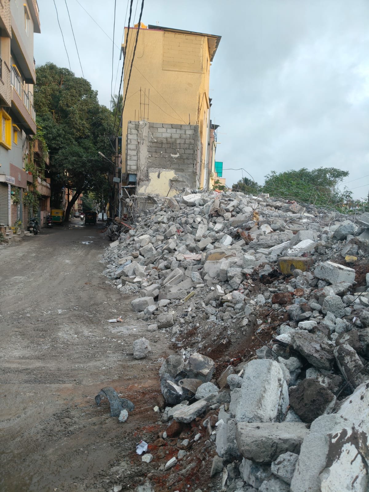 South Western Railway Removes 7 Multi-Storey Encroachments, Reclaims Land at Banasawadi Yard in Bengaluru