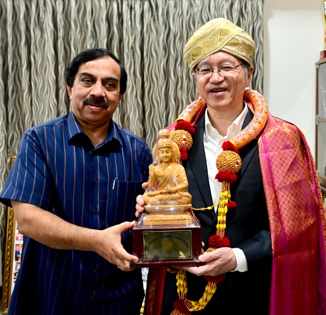 Japan Consul General Nawata Hiroshi Meets KOA President K Govindaraju in Bengaluru, Visits Kanteerava Stadiums