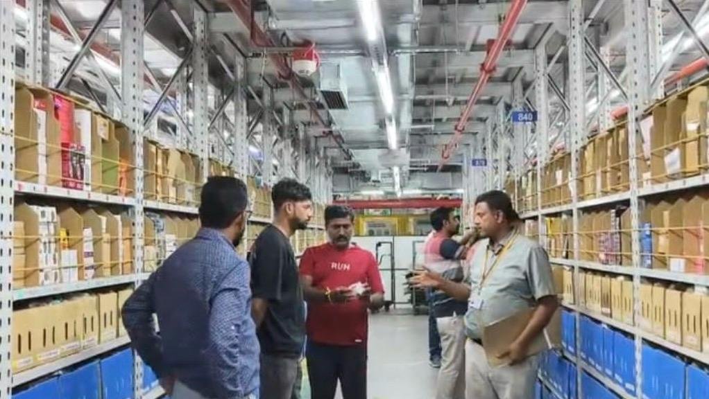Karnataka FDA Raids Unlicensed Amazon Storage Facilities in Anekal, Devanahalli; Medicines Worth ₹4.02 Lakh Seized