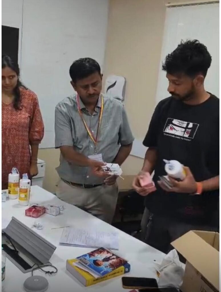 Karnataka FDA Raids Unlicensed Amazon Storage Facilities in Anekal, Devanahalli; Medicines Worth ₹4.02 Lakh Seized 2 Karnataka FDA Raids Unlicensed Amazon Storage Facilities in Anekal, Devanahalli; Medicines Worth ₹4.02 Lakh Seized