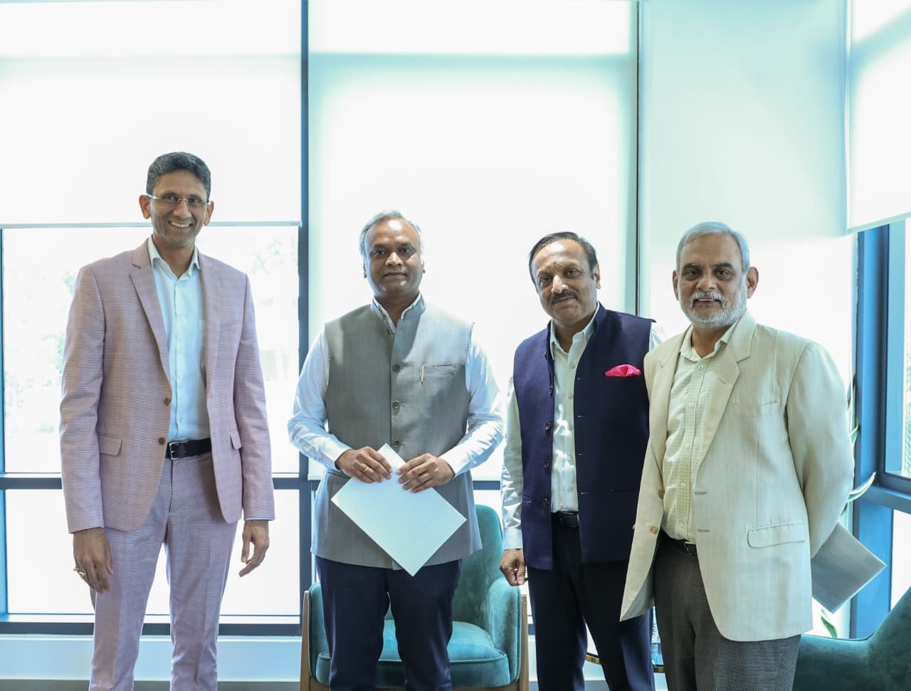 Priyank Kharge with Venkatesh Prasad and cricket association representatives