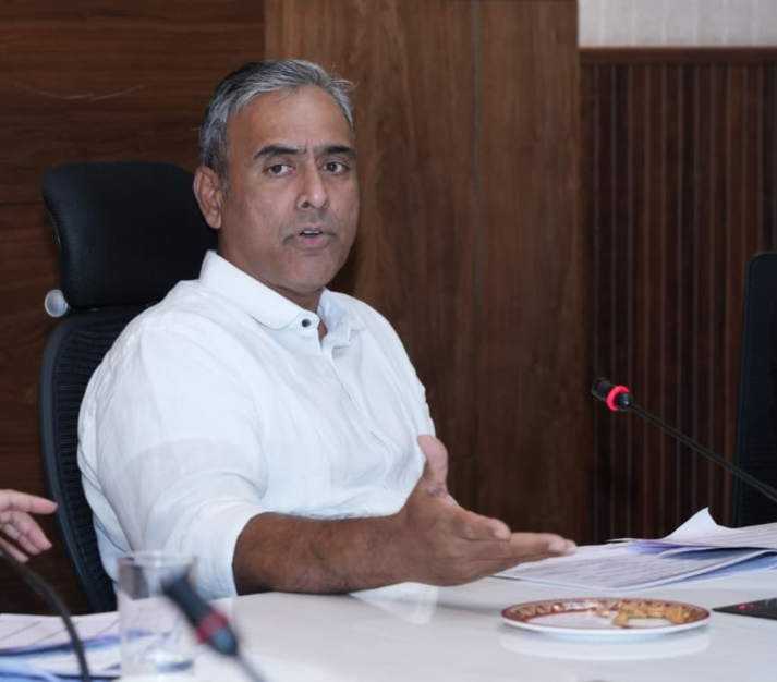 Maheshwar Rao addressing a meeting on Bengaluru electoral roll revision