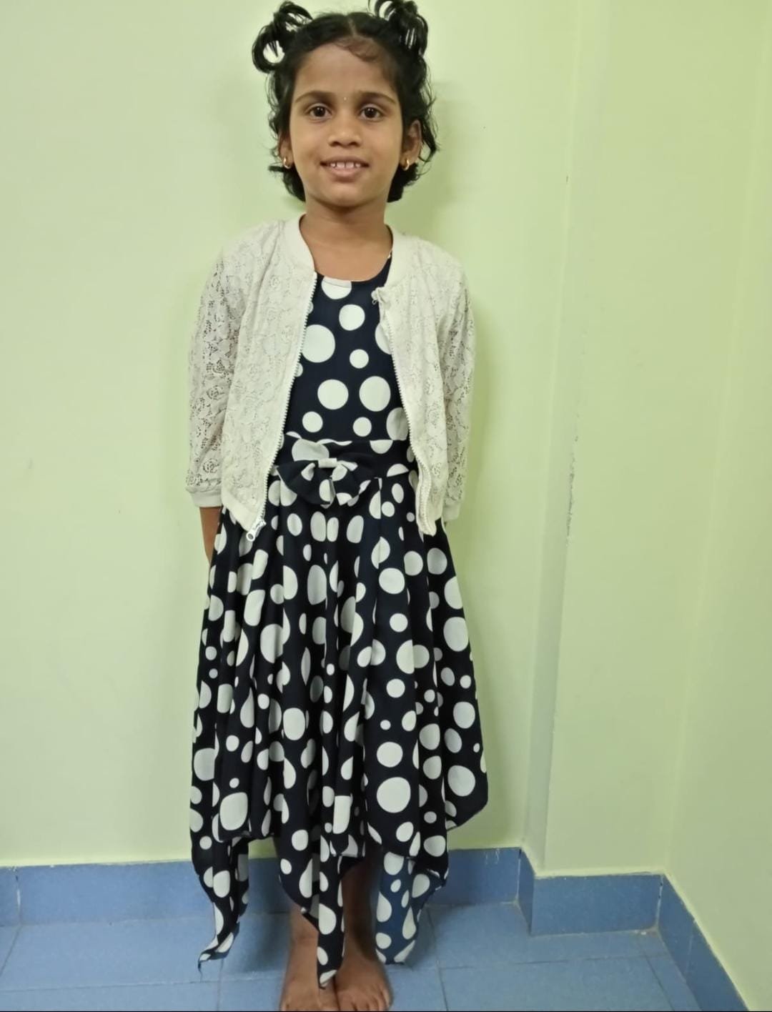 Bengaluru Child Protection Unit Seeks Help to Trace Nine-Year-Old Pavithra’s Parents 2 Full-length photograph of Pavithra supplied with the official parent-tracing appeal