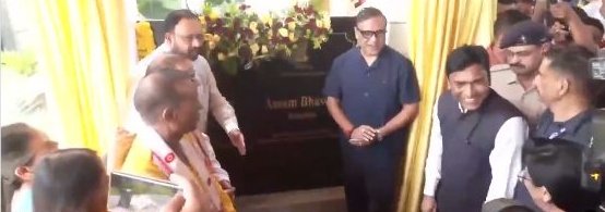 Himanta Biswa Sarma and officials at the Assam Bhawan inauguration in Bengaluru
