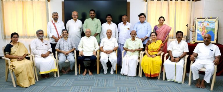 Rashtrotthana Parishat office-bearers and members seated and standing for a group photograph