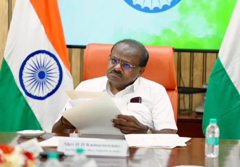 HD Kumaraswamy Reviews Financing for Electric Buses, Trucks; Focus on Made-in-India Battery Components