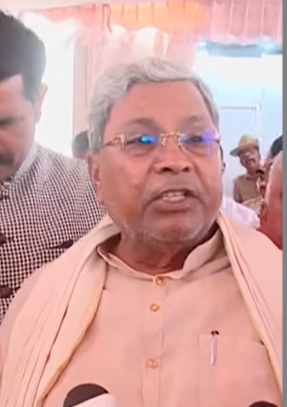 File photograph of former Karnataka Chief Minister Siddaramaiah speaking to reporters.