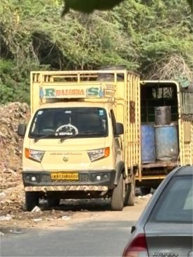 Vehicle photographed in connection with an animal waste transfer complaint in Banaswadi