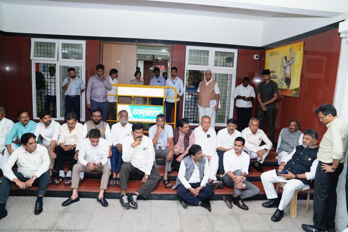 DK Shivakumar and other leaders staging a dharna on the steps of the CEO office in Bengaluru