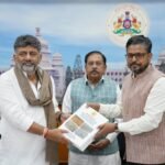 D K Shivakumar presents Karnataka’s drought memorandum to the Central team with G Parameshwara present