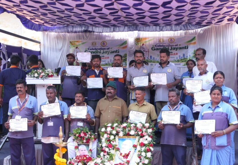 Sanitation staff hold Swachh Local Heroes certificates at the Jayanagar felicitation