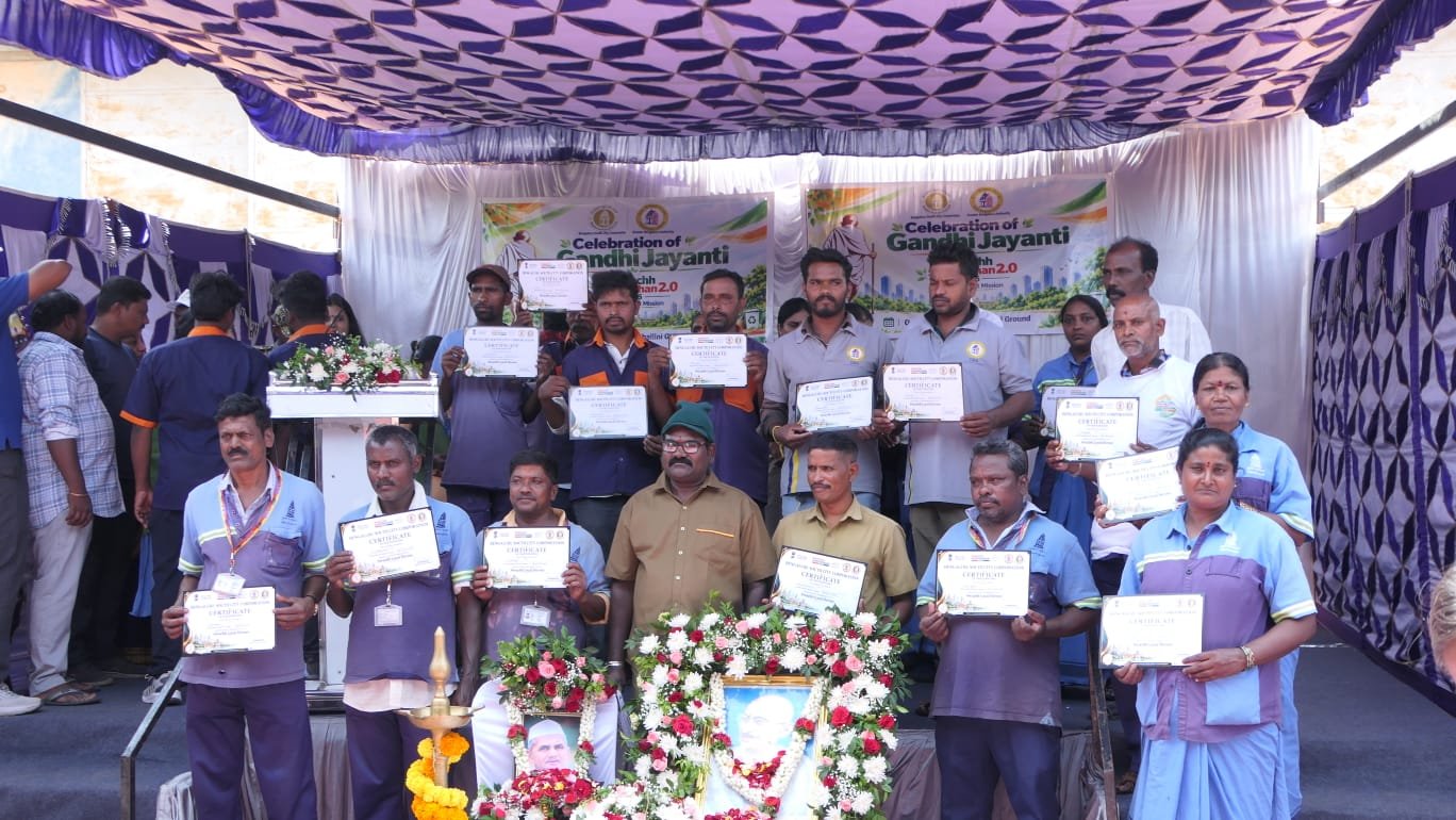 Sanitation staff hold Swachh Local Heroes certificates at the Jayanagar felicitation