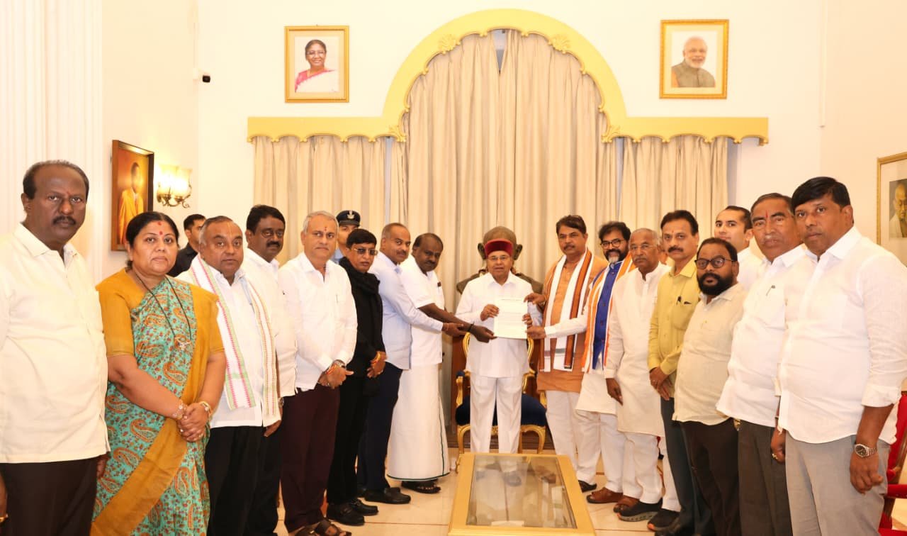 Karnataka NDA leaders submit a memorandum to the Governor at Raj Bhavan
