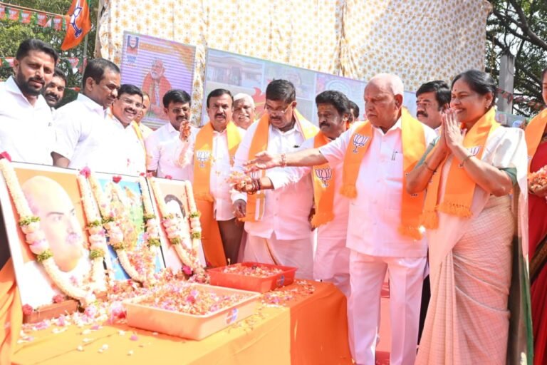 B.S. Yediyurappa and BJP leaders at the Seva Jyoti Yatra closing programme in Bengaluru