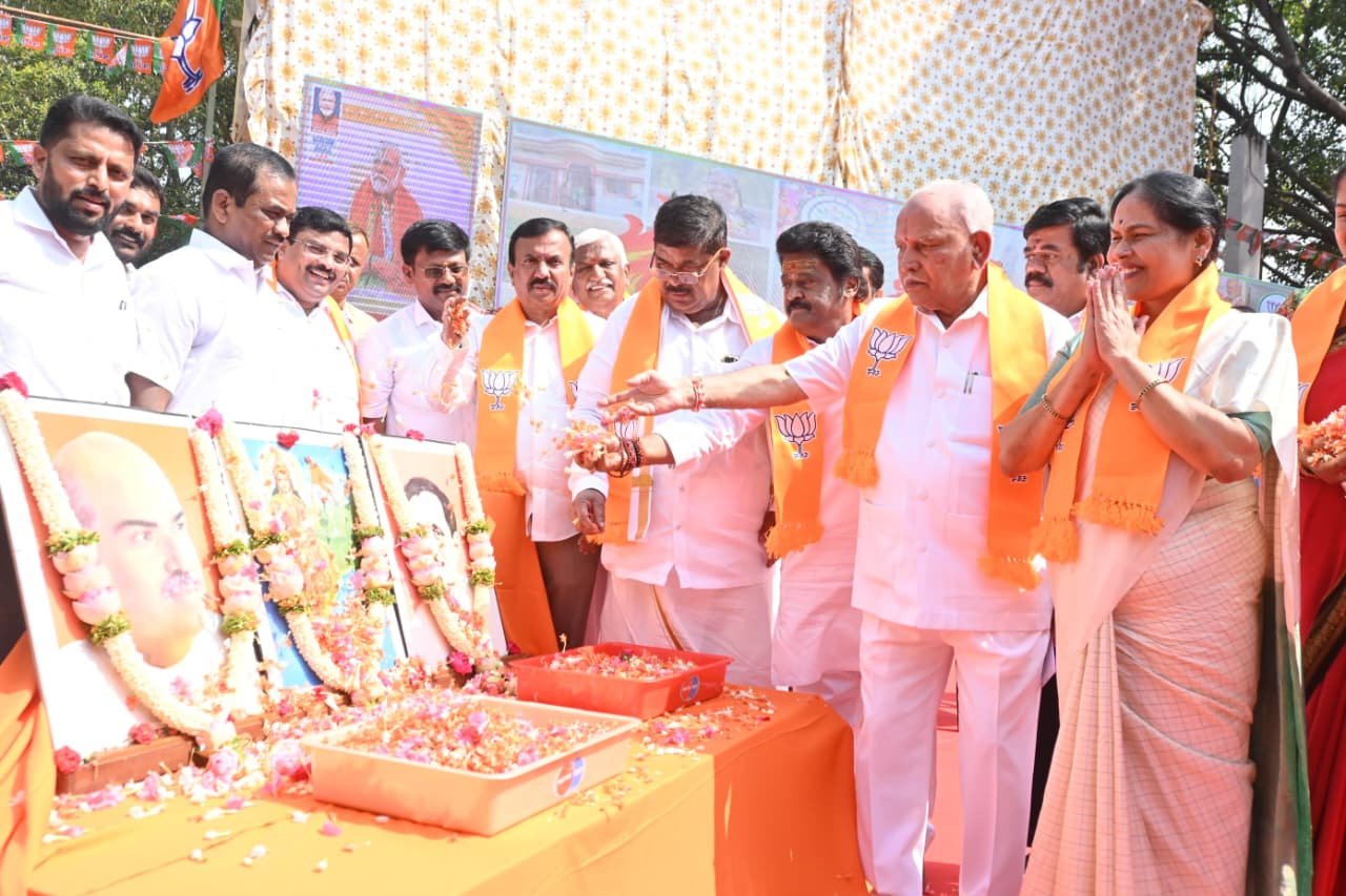 B.S. Yediyurappa and BJP leaders at the Seva Jyoti Yatra closing programme in Bengaluru