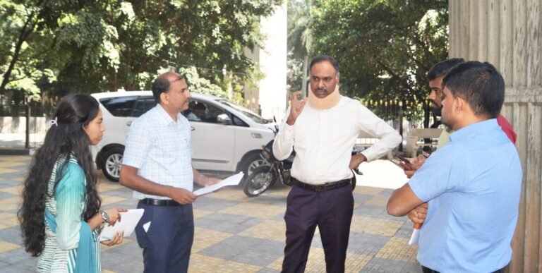 Officials at the Bengaluru South streetlight control-centre inspection