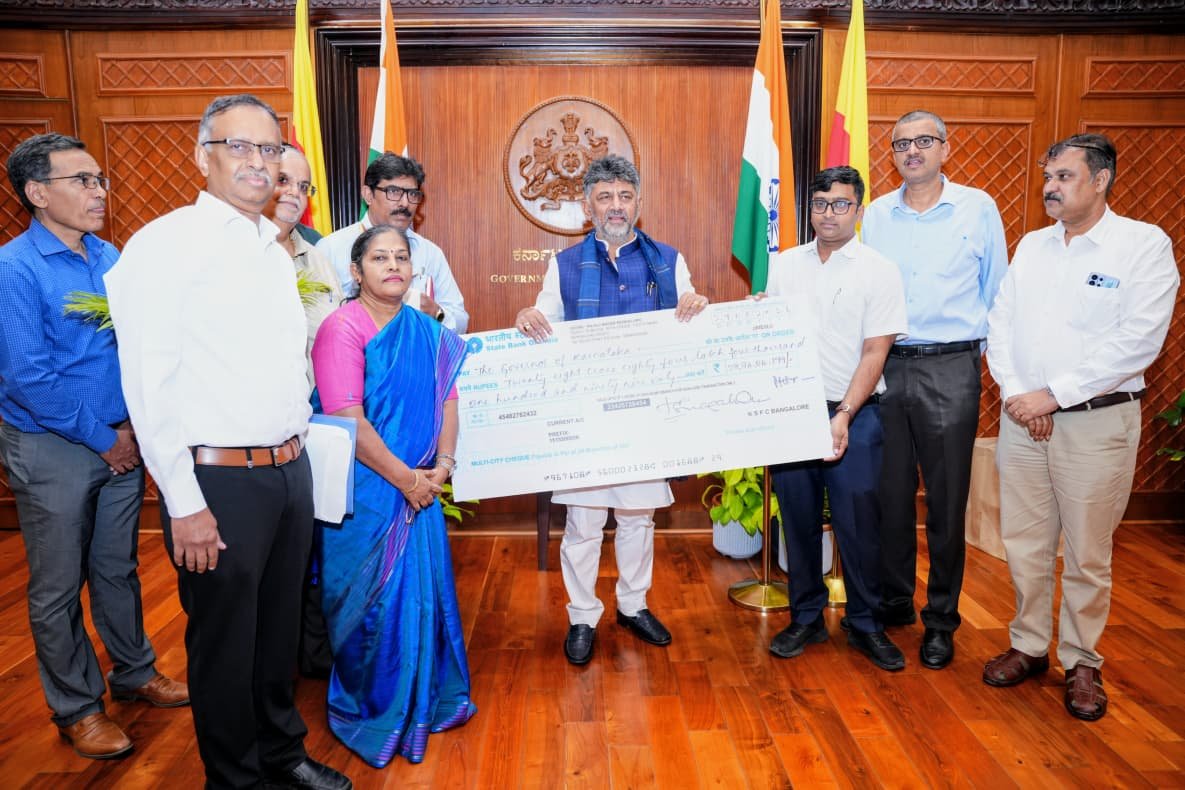 Chief Minister D.K. Shivakumar and officials hold the KSFC dividend cheque